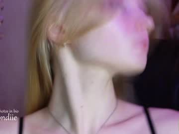 girl
        bestblondiiecb cam image #980103