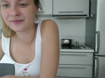 couple
        coolrebeta cam image #5169444