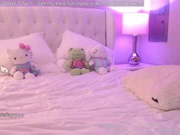 girl
        raiiny cam image #1716444