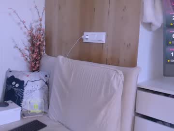 girl
        angiesuniverse cam image #4692663