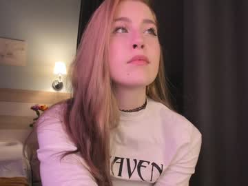 girl
        candy_peach cam image #753622