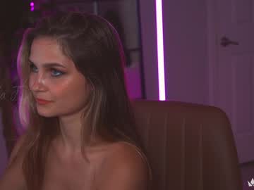 girl
        lola_jd cam image #4724314