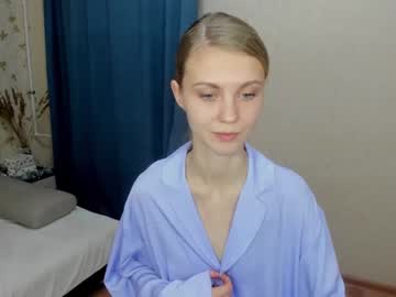 girl
        phoebepaw cam image #3110224