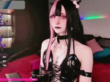 girl
        sophiasawami cam image #6715369