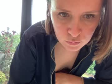 girl
        eatmypie69 cam image #4972468