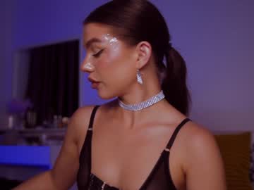 girl
        jacky_smith cam image #4032759
