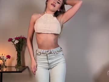 girl
        julia_rle cam image #6462202