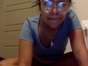 girl
        rleah832 cam image #4869774