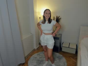 girl
        next_to_you_ cam image #2917493