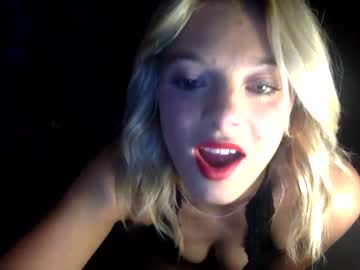 girl
        coryraine1 cam image #2190384