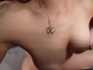 girl
        alejastorm cam image #1916838