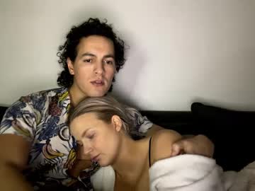 couple
        chulo33333 cam image #3207707