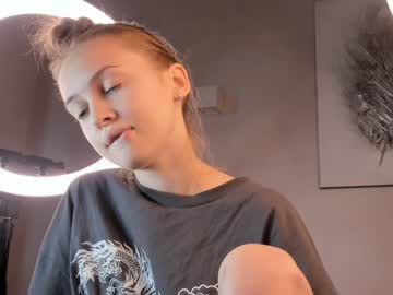 girl
        darling_dreamer cam image #2405985