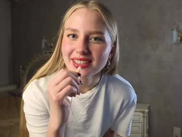 girl
        merylharvison cam image #5339105