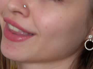 girl
        refined_style cam image #5055727