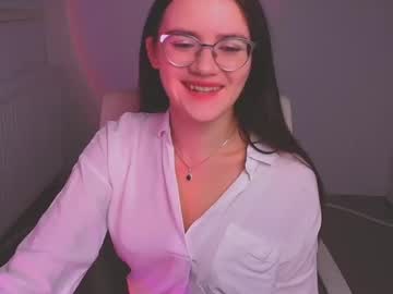 girl
        ketrin_pirsss cam image #5366509