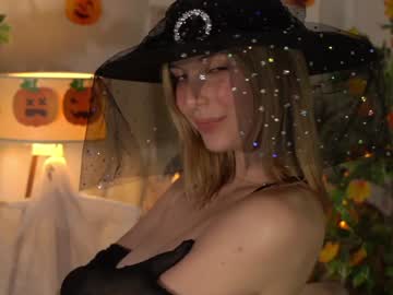 girl
        refined_style cam image #5374798