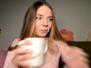 girl
        thisisamelia cam image #6037601