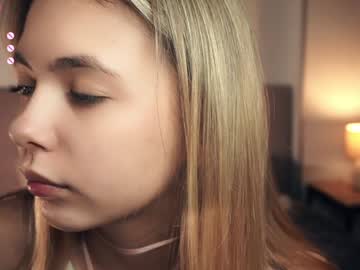 girl
        mildredgarrett cam image #5740411