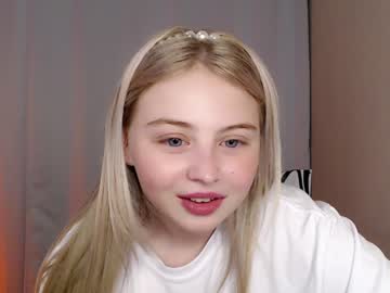 girl
        shy_blondiee cam image #831127
