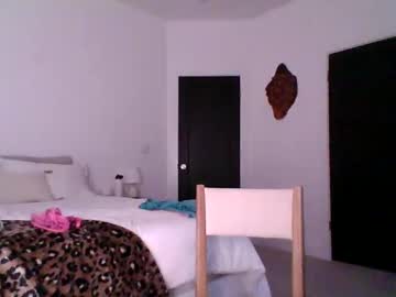 girl
        sophiesweetss cam image #4372803