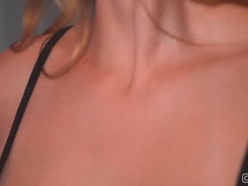 girl
        lola_jd cam image #4723771