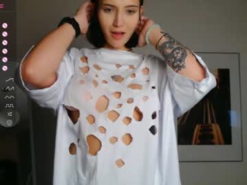 girl
        lisasashley cam image #2428609