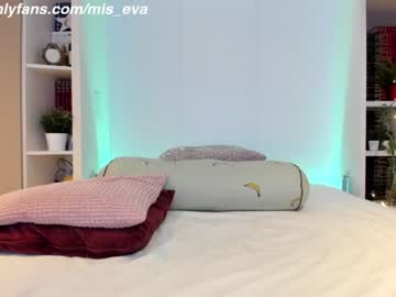 girl
        mis_eva cam image #586127