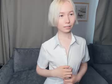 girl
        silvergloss cam image #2500864