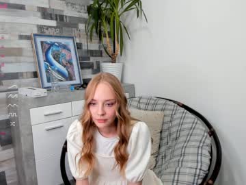 girl
        lolliis cam image #2215166