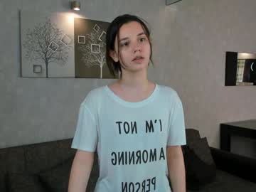 girl
        jolly_bell cam image #4310502