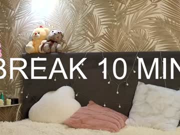 girl
        meow_meow_mia cam image #5946751