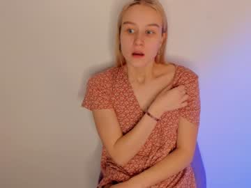 girl
        melinaestes cam image #1099365