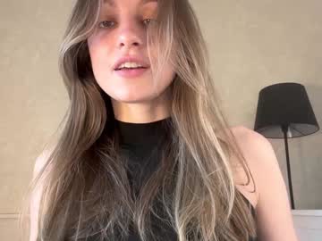 girl
        fflloowweerr cam image #4474926