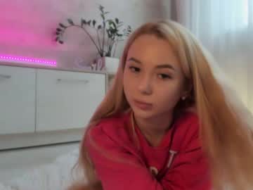girl
        meryfoxxx cam image #1243946