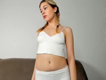 girl
        megan_div cam image #6366639