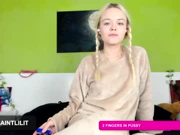 girl
        lily_holy cam image #2793152