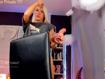 girl
        blush_mikki cam image #4448092