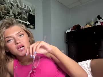girl
        candyloves1 cam image #6442972