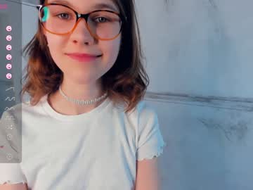 girl
        maureenbruster cam image #3922061