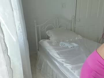 girl
        littlegreekflower cam image #6757225