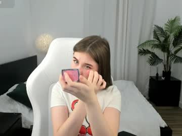 girl
        lilly_colins cam image #5763905
