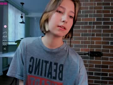girl
        karengordons cam image #1214179