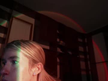 girl
        lucy_gooosey cam image #5689116