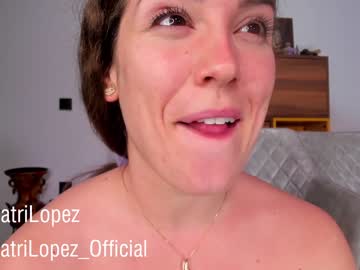 girl
        crazypaty cam image #3839579