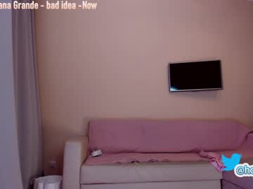 girl
        hollyextra cam image #51002