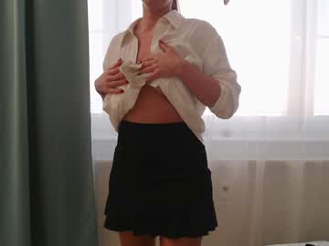 girl
        emerald_kittycat cam image #3398848