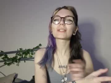 girl
        lizzyylovesick cam image #4499974