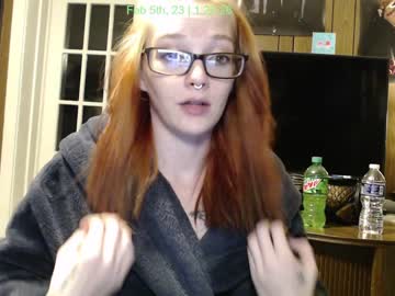 couple
        petiteandpete cam image #819392