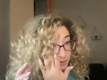 girl
        themissstevie cam image #1586233